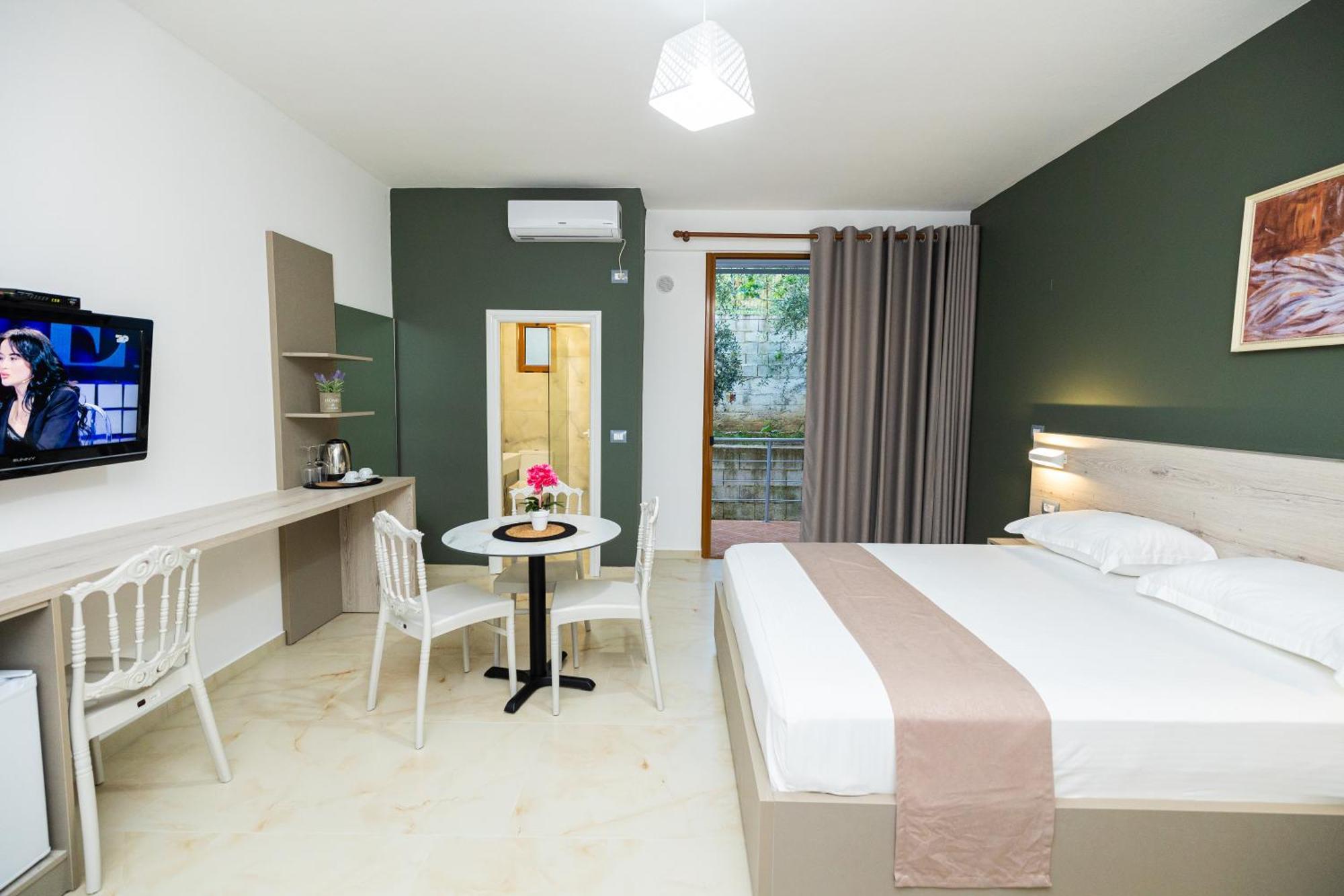Hotel Idi Влёра Экстерьер фото